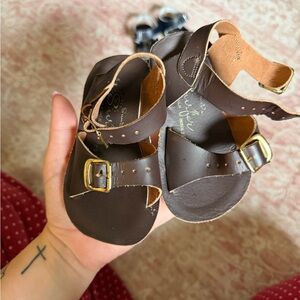 SUNSAN SWIFTER Kids Brown Leather Buckle Sandals